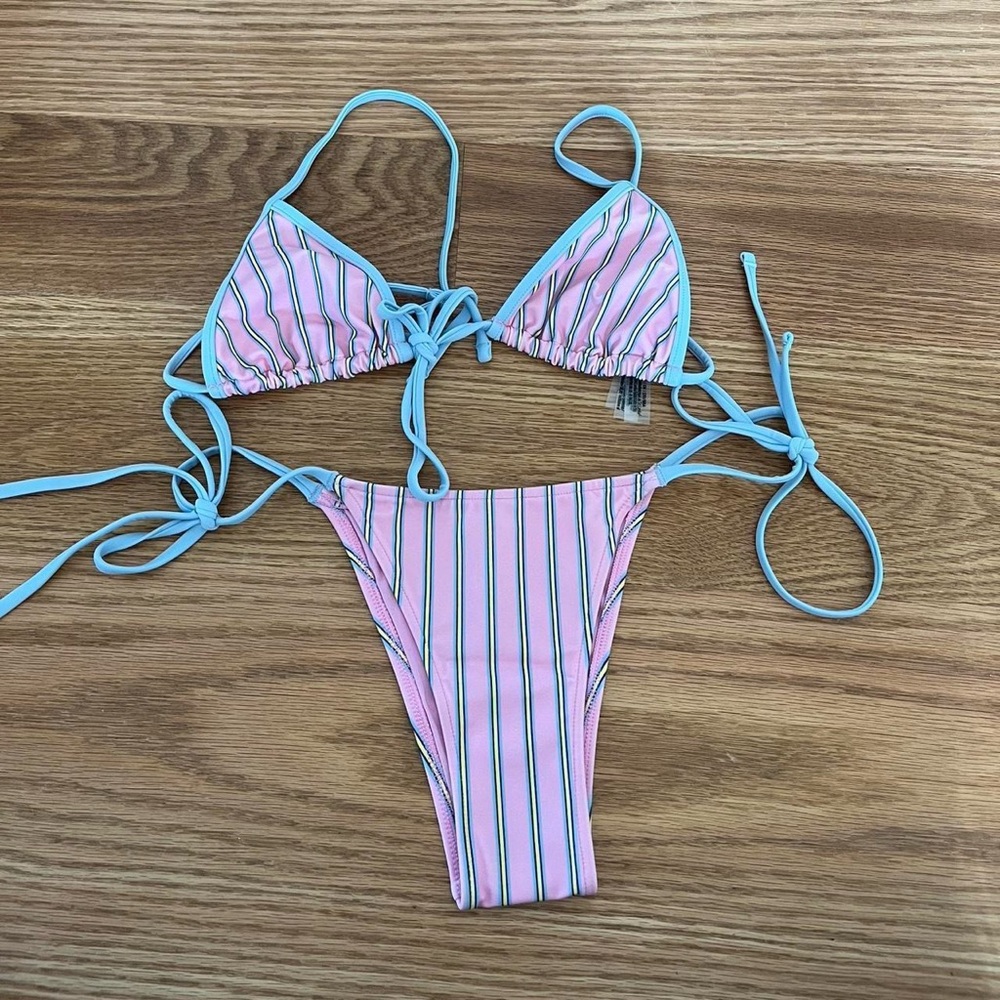 Frankie’s bikinis set